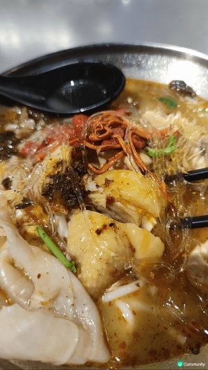 今日去咗荔枝角嘅老荔冰室，試咗佢哋主打嘅「花膠雞阿媽足料雞湯