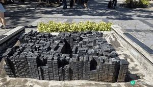 九龍城寨公園光影展，值得一去。所有展品非常精緻。與實物型態相