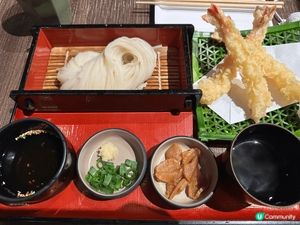 尖沙咀稻庭養助，晚上氣氛很好，推薦食物：天婦羅稻庭冷烏冬和燒