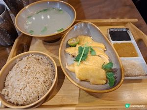 蘇山雞飯的海南雞飯真係好好食，雞肉鮮嫩兼大大碟，配合埋油飯，
