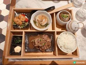 荃灣千色滙 Pokka Cafe 嘅食物足料，
尤其日式定食