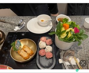 很喜歡這間美味廚的中午一人打邊爐套餐，雖然並不是坊間的放題飲