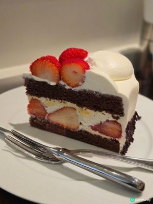 士多啤梨朱古力蛋糕🤤！幸福滋味😋！