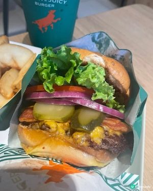 擁有自家牧場的漢堡店🥳