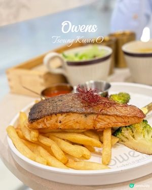 將軍澳Cafe😋三文魚配薯菜🐟🍟