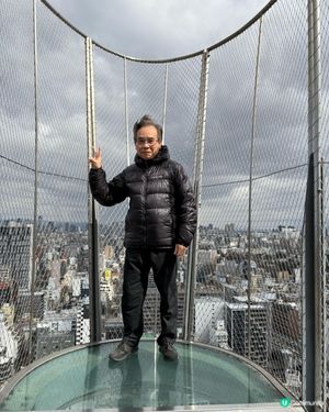 通天閣顶上之凌空高橋