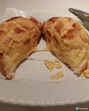 爆漿拉絲菠蘿包