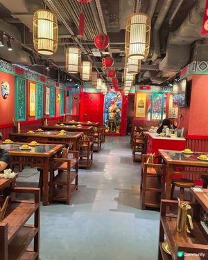 裝修古色古香的火鍋店🍲😋