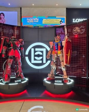 Gundam at fashion walk
