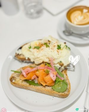 尖沙咀咖啡店打卡☕️  
香港尖沙咀新太陽廣場，一大班朋友飲