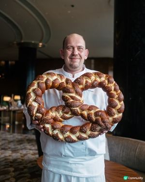 Grand Hyatt新甜品chef 巨型牛角包千層酥超吸睛