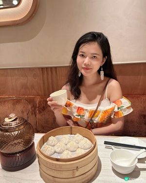 上次午餐去了銅鑼灣的樂天皇朝品嚐精緻點心

其中特色小籠包是
