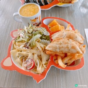 
趁住打風前夕,拉埋個死黨去high tea,路過見間餐廳做