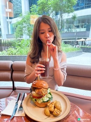 呢個burger 🍔真係大過我塊面🤣🤣