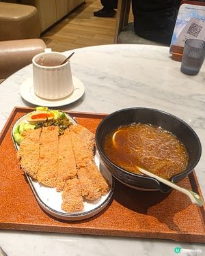 我覺得一碗好吃的鹽酥排骨米粉，精髓在於「排骨酥香、湯頭鮮醇、