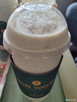 More yogurt岩鹽椰子牛油果乳酪奶昔