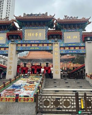 去左一轉黃大仙廟，做下遊客先