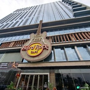 ✨️高人氣硬石餐廳嚐招牌菜傳奇漢堡💕欣賞現場樂隊演出🥳