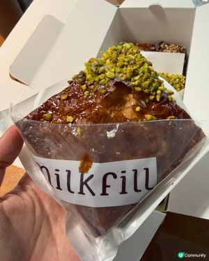 尖沙咀泡芙店🍰排到街尾，即刻試！😋