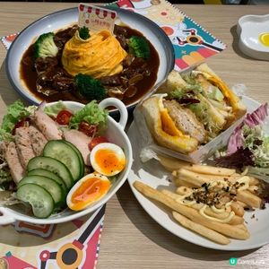 日式家庭聚餐😋！燉牛蛋包飯超正🤤！