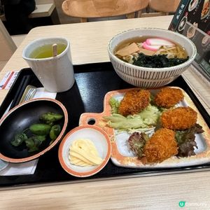 屯門魚匠屋 炸蠔烏冬定食🍱

炸蠔外酥內嫩､鮮甜多汁,
配