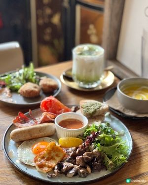 《工業風打卡Cafe🔥睇住電車路食野幾Chill》