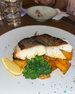 鹽趜比目魚🐟，嫩滑鮮香，配菜一流！😋