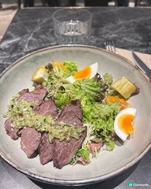 又去嘆個下午茶 💕 香烤牛腹肉配金薯藜麥沙律