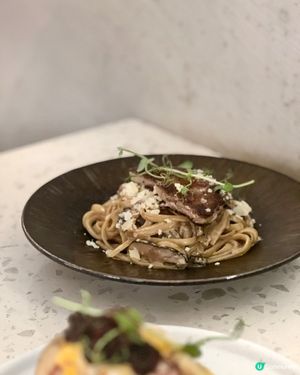 《尖沙咀舒適木系多國菜》