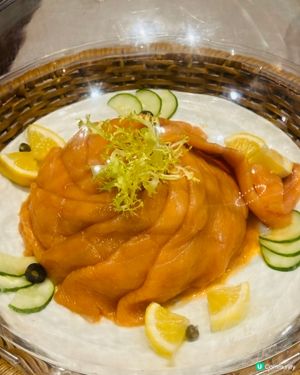 $118 嘆照燒鰻魚飯兼任食煙三文魚、凍蝦、沙律、甜品❤️ 