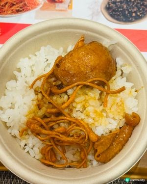 樓上免費試食蟲草花炆雞飯💗