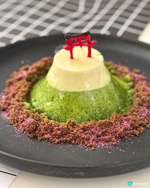 灣仔打卡美食點少得春園街【uluru】📍店舖成個裝修走黑白