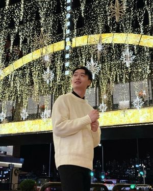 聖誕金色海，金色聖誕裝飾橫跨整個尖沙咀馬路❄️✨