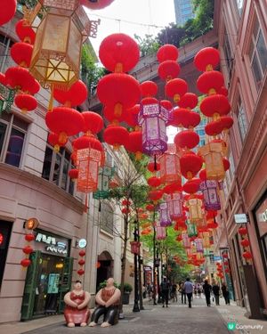 中秋團圓賞 

中秋節將至，利東街掛上了紅燈籠台裝飾，增
