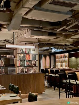 新開黑膠唱片主題音樂餐廳，黑膠打卡牆及特色雞尾酒