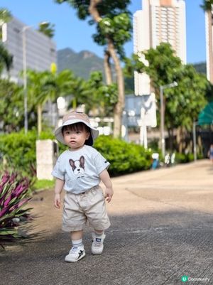 同媽媽去海旁散步好開心
今日套衫係我自己揀架 靚唔靚呀？
