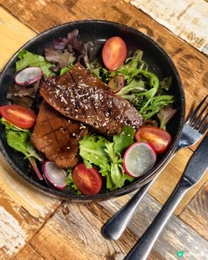 慢煮牛舌如燉肉般嫩滑