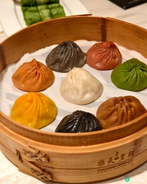 必食八色小籠包