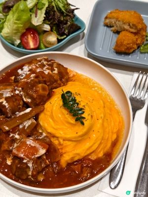 酸奶燉牛尾蛋包飯😋！中環抵食推介！