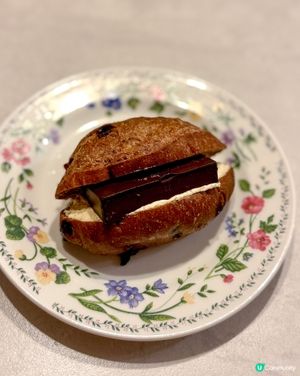 嘉多娜新品！開心果➕朱古力🍫😋 層次豐富！