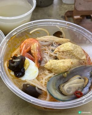 午餐食海鮮雞球喇沙米線