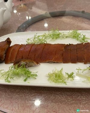 乳豬套餐半圍，六人份，好抵食，食唔晒
