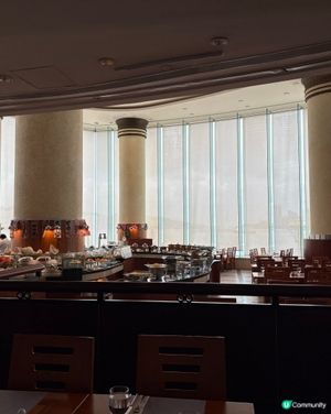 和同事一起吃午餐自助餐