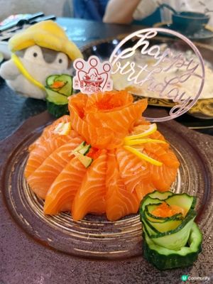 生日送三文魚蛋糕😚