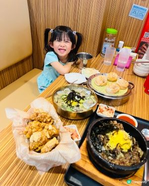 呢日去開西灣河探朋友,朋友話想食韓國菜就帶我嚟食前身叫李家嘅