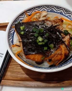 在新城市廣場的SENSORY ZERO食晚餐，煙三文魚蘆筍嫩