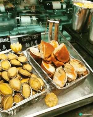 Yamm自助餐 ，麵包蟹及鮑魚新鮮好食， 吞拿魚提拖羅位置，