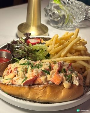 龍蝦大餐🦞星期一有特別優惠✨