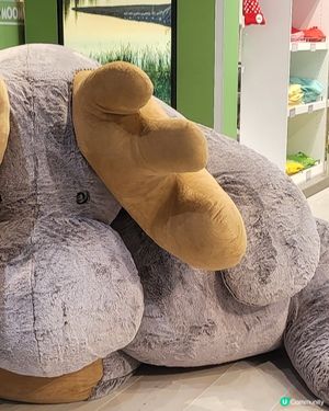 商店櫥窗 - 好大只的公仔
