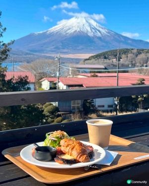 河口湖富士山景咖啡☕️  
富士山腳下甜品天堂🍰